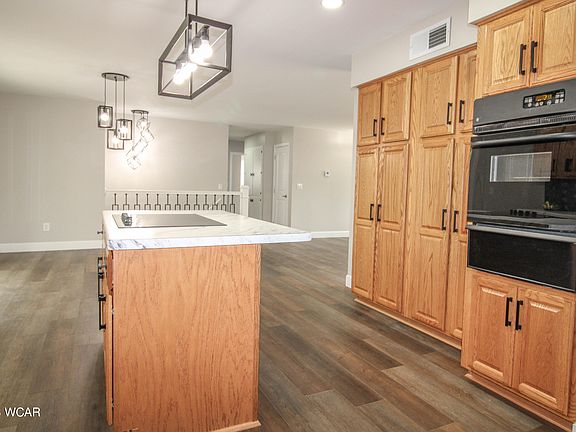 3rd image of 137 Kensington Cir
