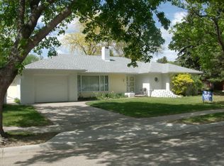 104 Elizabeth Dr, Aberdeen, SD 57401
