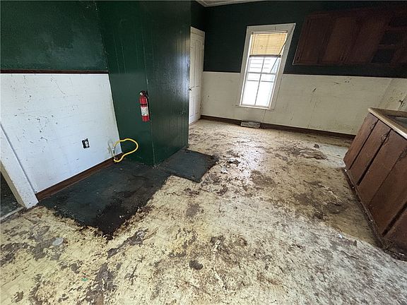 4th image of 408 Dawson St