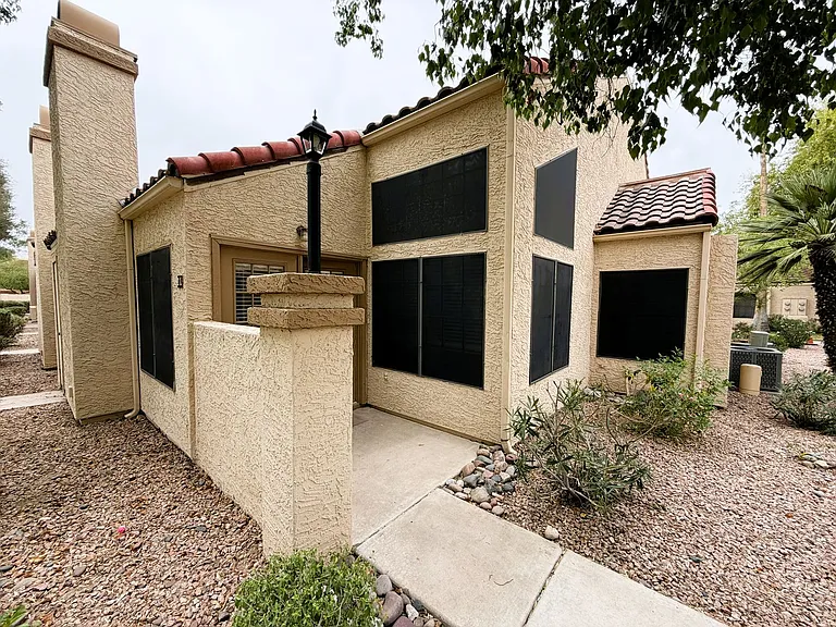 602 N May #21 — Photo 1