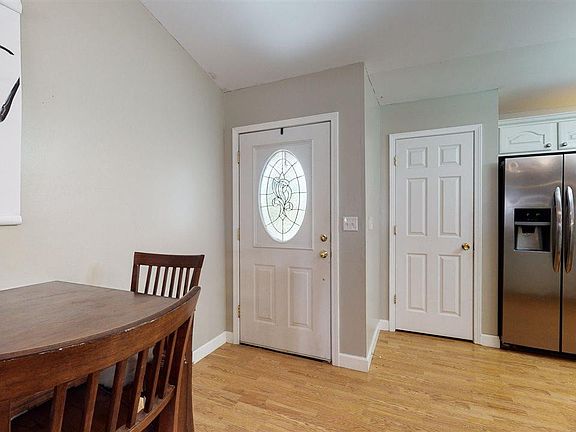 3rd image of 240 Brookfield Ln