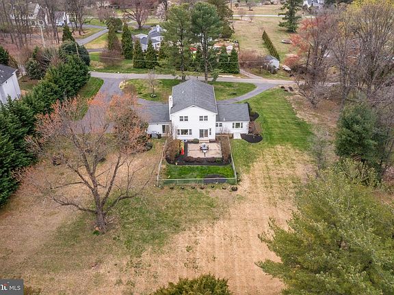 4th image of 10004 Bratton Dr
