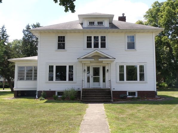 1201 Old Indian Town Rd, Henry, IL 61537