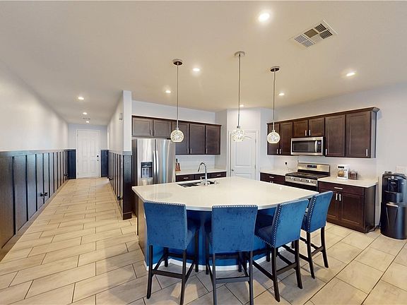 3rd image of 6940 Unicorn St