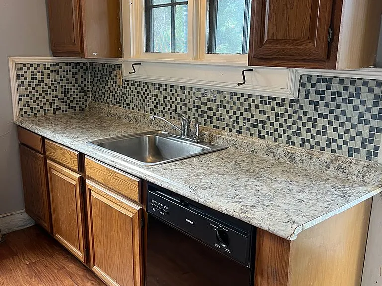 919 E King St — Photo 1