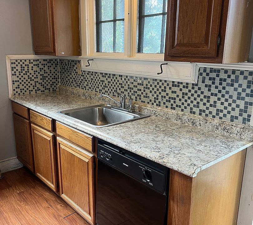 1st image of 919 E King St Fl 2