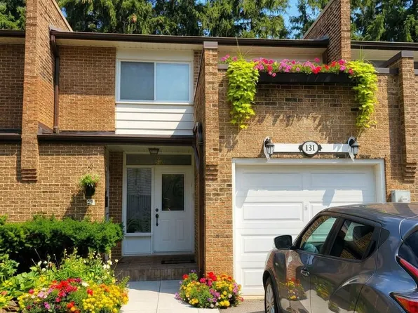 131 Black Hawk Way, Toronto, ON M2R 3L7