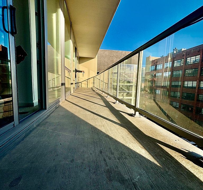 1st image of 914 W Superior St #501