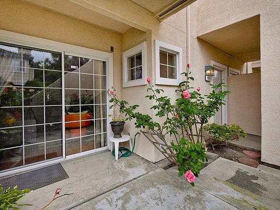3rd image of 1212 Tea Rose Cir