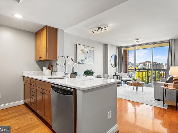 5th image of 1020 N Highland St Unit 621