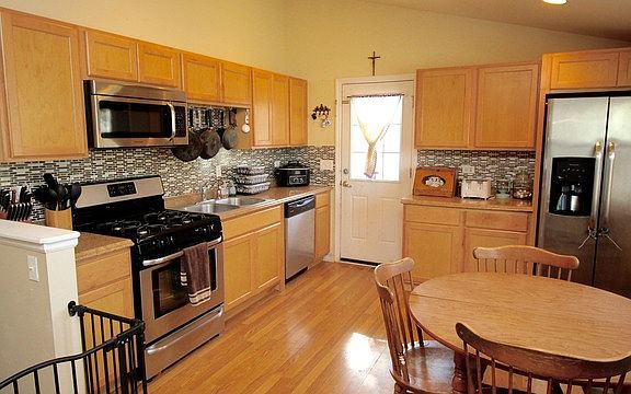4th image of 1524 Plymouth Cir