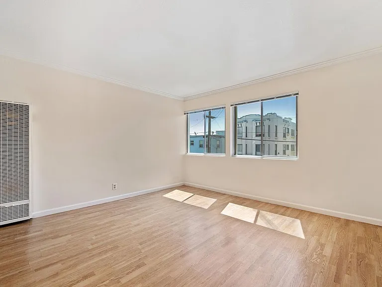 16p006 - 1435 3rd Ave — Photo 4