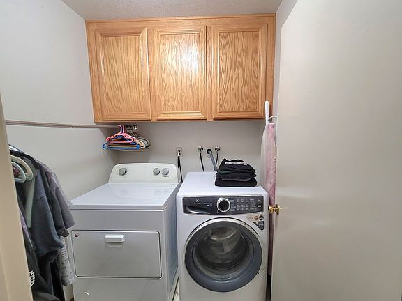 4th image of 5560 Barclay Ct