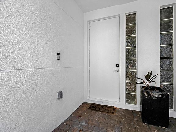 5th image of 834 NE 19th Avenue #834