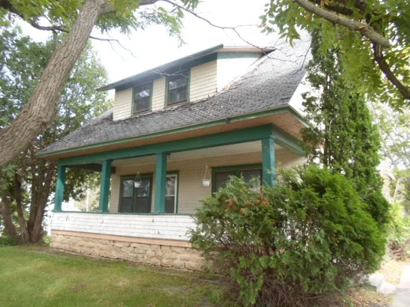 140 W Main St, Lewiston, MN 55952