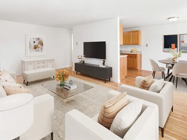 11556 Greenwood Avenue N #105, Seattle, WA 98133