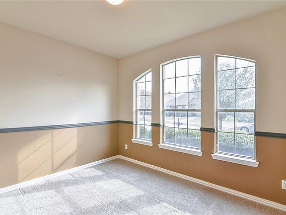5th image of 104 Brook Hollow Ln