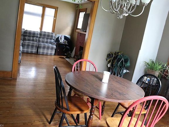 4th image of 1024 Foster Ave