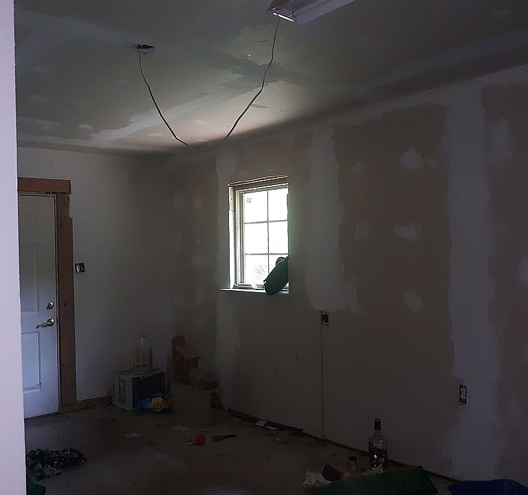 1st image of 808 Kinsey St