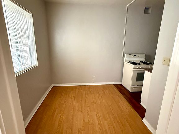 5th image of 5534 Fernwood Ave #106