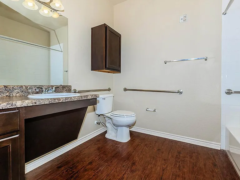 2800 Rodeo Rd — Photo 9