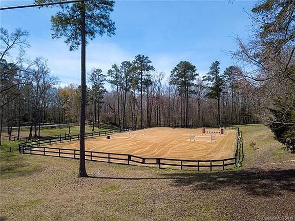 4th image of 1018B Woodland Forest Dr
