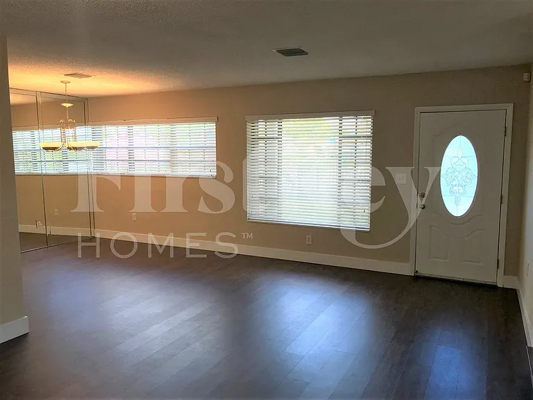 1420 NW 176th Ter — Photo 4