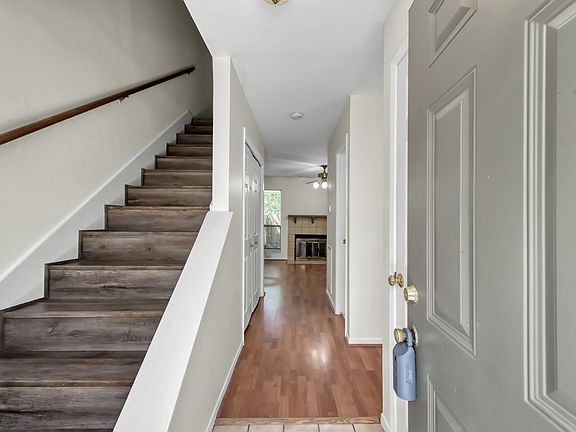 3rd image of 26 Willowwood Cir