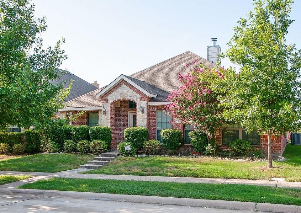 1st image of 325 Village Dr