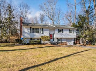 55 Dunrobin Ln, Watertown, CT 06795