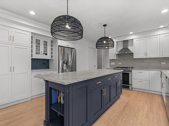 5th image of 1680 Dartmouth Ln