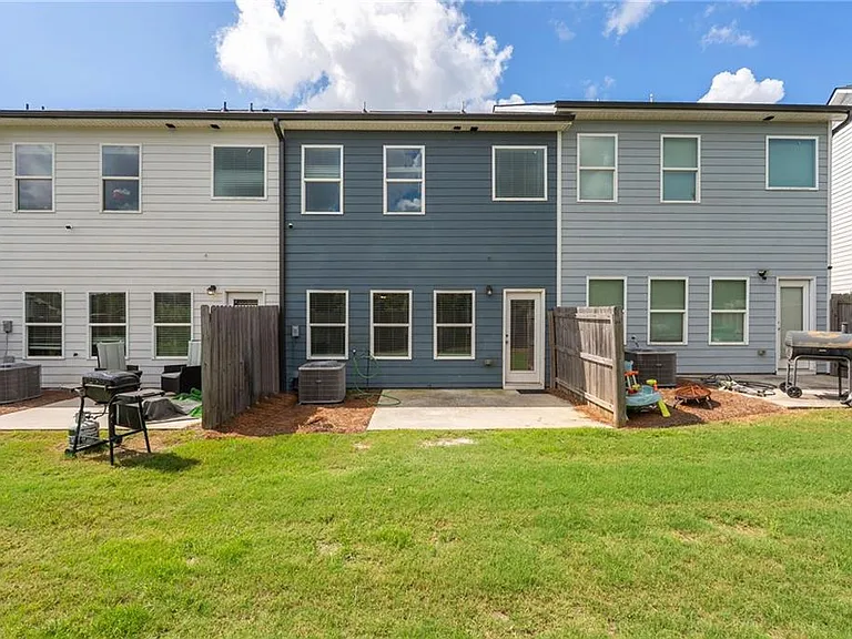 7134 Gladstone Cir — Photo 25