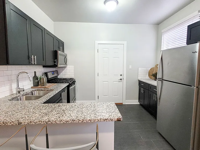 5527-5537 S Everett Ave — Photo 8