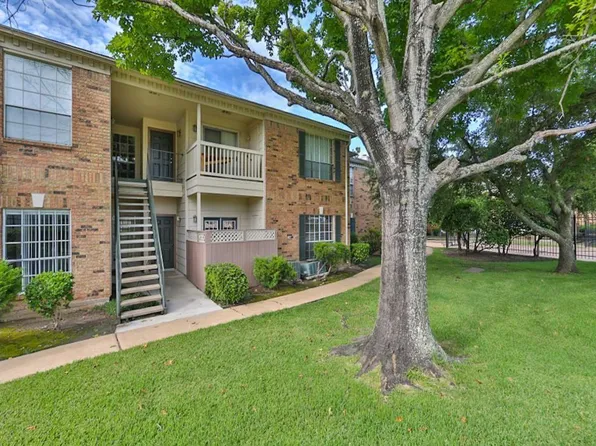 2626 Holly Hall St APT 403, Houston, TX 77054