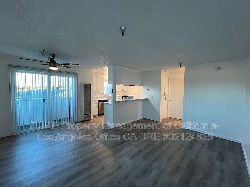 1st image of 11610 Oxford Ave APT 8