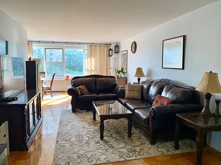 225 Saint Pauls Ave — Photo 6