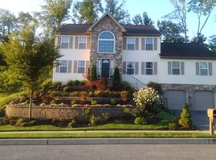 65 Sawgrass Dr, Reading, PA 19606