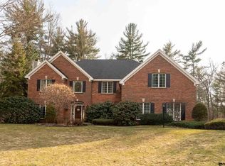 827 Greenthorne Blvd, Schenectady, NY 12303