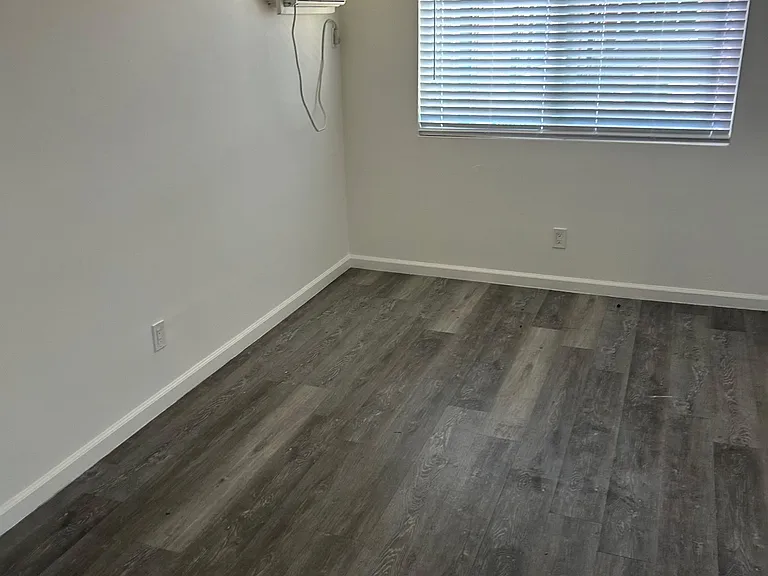 15522 Vanowen St. — Photo 9