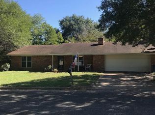 900 La Villeta St, Mexia, TX 76667