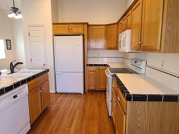 4th image of 1439 Edlesborough Cir