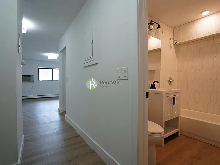 745 E 6th St #3 — Photo 1