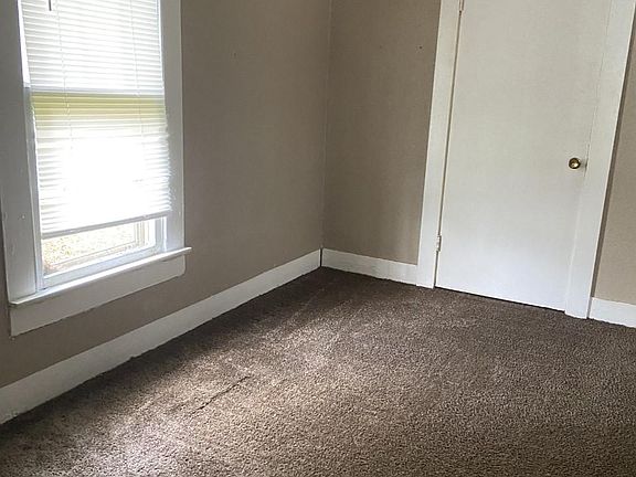 3rd image of 1422 Shelby Dr