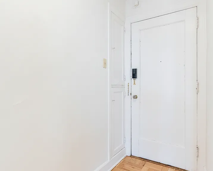 Comfortable Urban Living in a Classic Brick Building Near UW & Light Rail — Photo 17