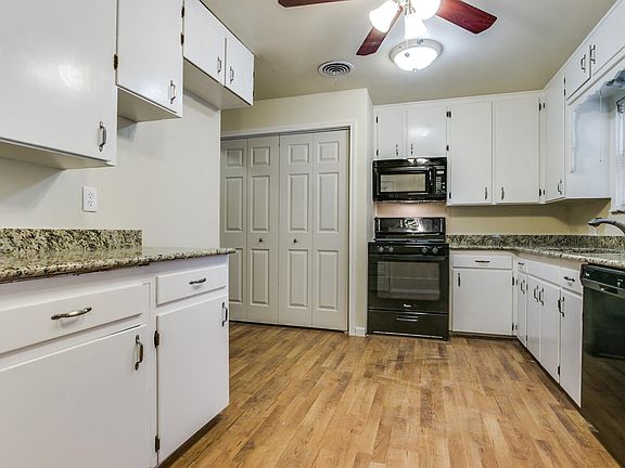 5th image of 1136 Wade Hampton St