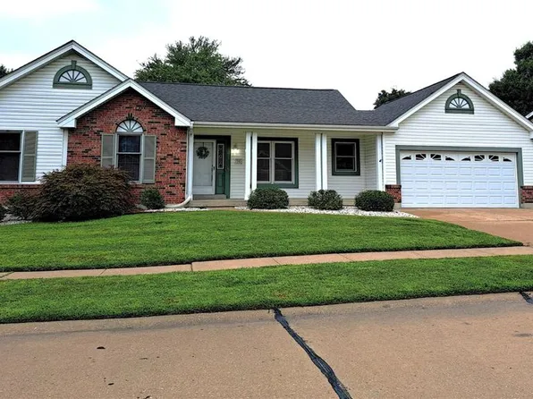 35 Saint Stanislaus Ct, Florissant, MO 63031