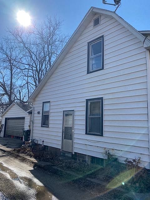 2nd image of 6109 W Maple St