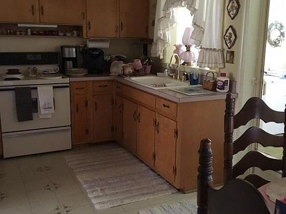 4th image of 2141 Windsor Ave