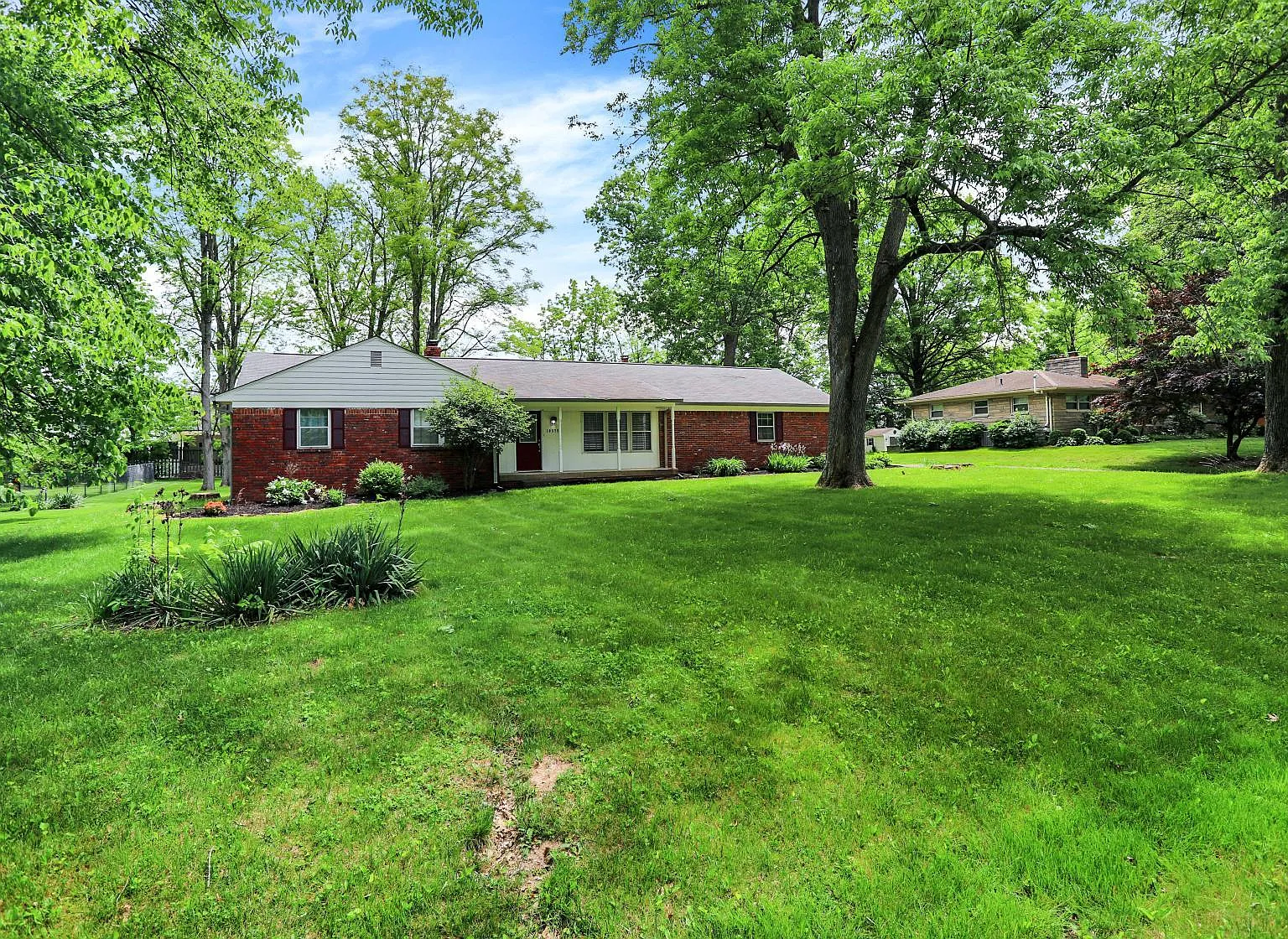10575 Greentree Dr — Photo 3