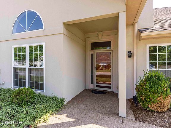 4th image of 404 Village Lake Dr
